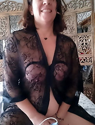 slut enjoys oral sex