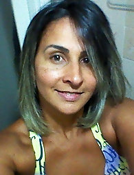 Older MILFs are spreading their legs on cam