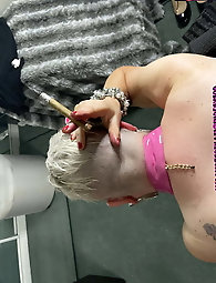 Older hellcats are posing undressed on pics